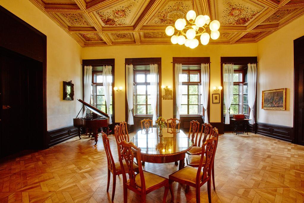 Chateau Hostačov Hotel Exterior foto