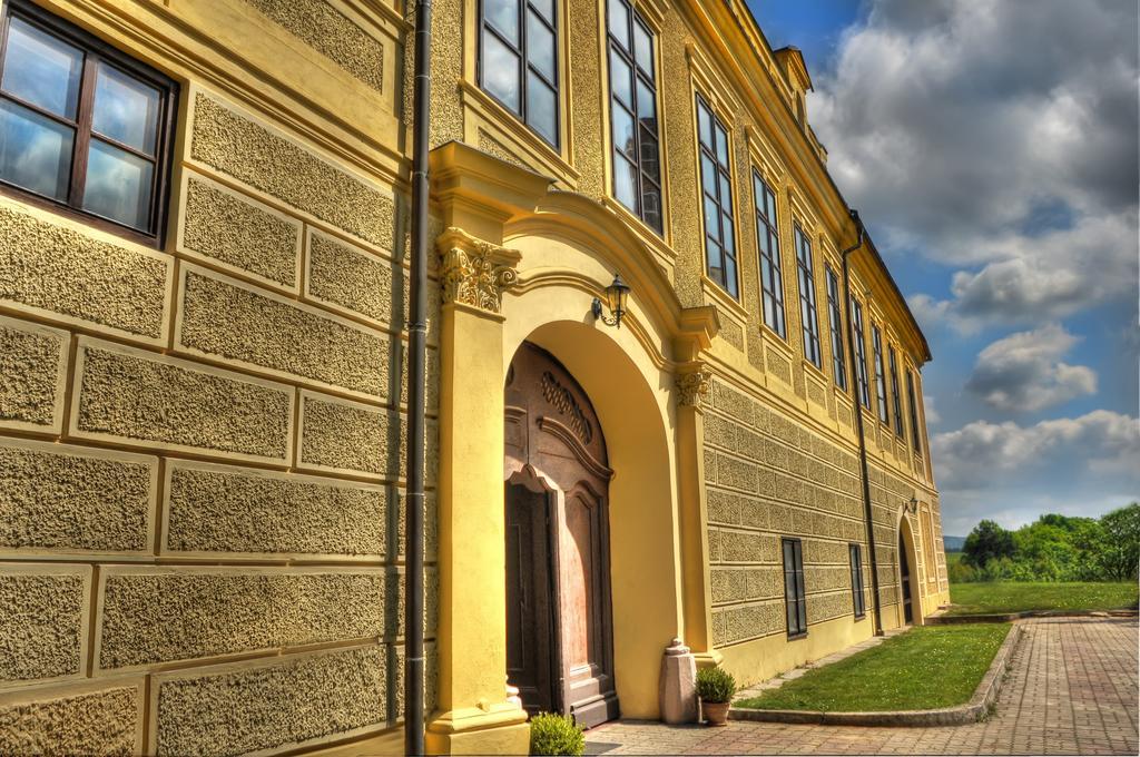Chateau Hostačov Hotel Exterior foto